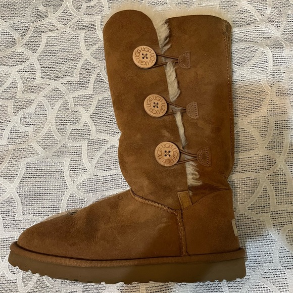 Ugg Bailey Button boots - only worn a few times. - Picture 4 of 7